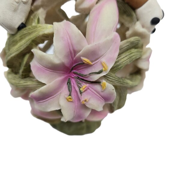 Sculpted Corgi on Top of a Ball of Pink Lilies Figurine, 2006 - Picture 7 of 9